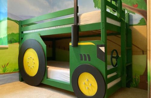 Holsworthy House | Kids Fun Farm Themed Bedroom in Cosy Cob Cottage