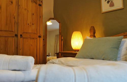 Holsworthy House | Kids Fun Farm Themed Bedroom in Cosy Cob Cottage