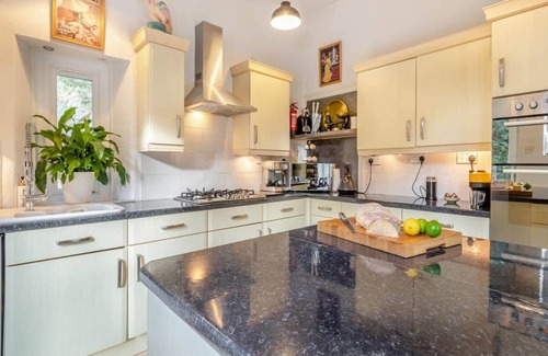 Ilfracombe House | Kids, Pets & Relaxation – Acres of Fun & Freedom