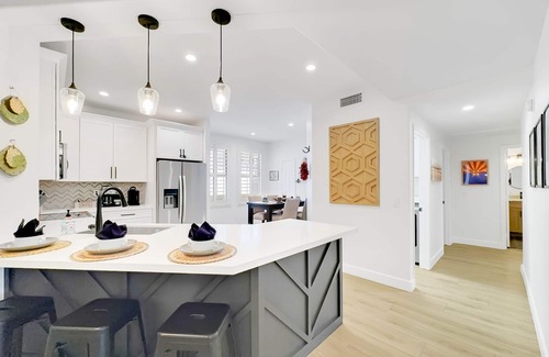 Kierland Condo | Kierland Luxury Condo! Walk to Shops, Dining. Heated Pool and Spa. Gated.