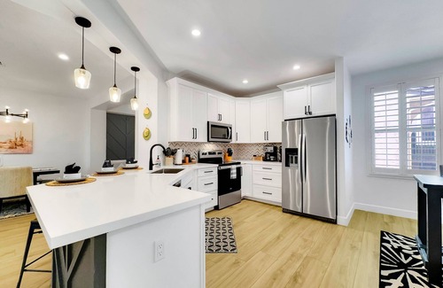 Kierland Condo | Kierland Luxury Condo! Walk to Shops, Dining. Heated Pool and Spa. Gated.