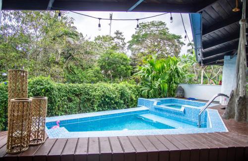 El Cerro Bed & Breakfast | Kika Zaru B&B Free MA park tour and Free breakfast