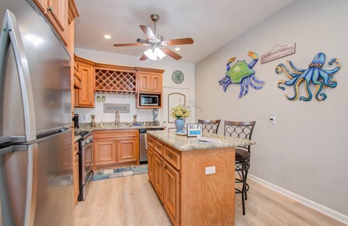 Galveston House | Kiki-1: Walk to Beach and Attractions!, Short Walk to Beach and Pleasure Pier!