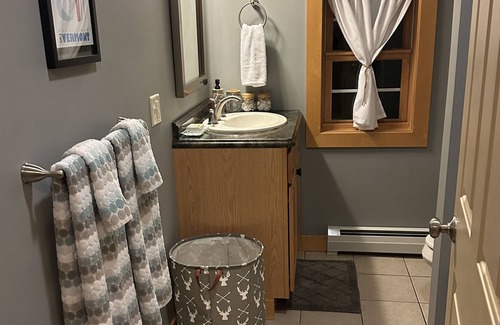 Wilmington House | Kiki's Cozy Mountain Chateau-Mount Snow! HOT TUB!