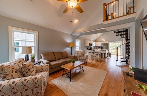Harbinger House | KIL9105 Butler Cabin. Pets OK, Golf Resort, Community Pool & Fitness