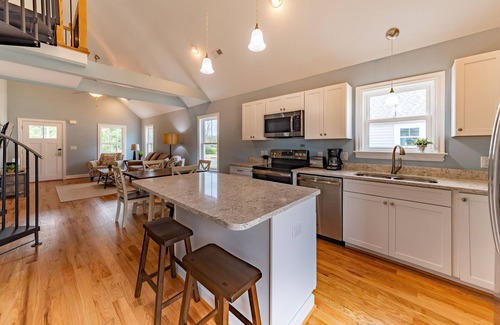 Harbinger House | KIL9105 Butler Cabin. Pets OK, Golf Resort, Community Pool & Fitness