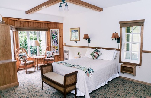 Volcano Bed & Breakfast | Kilauea Lodge and Restaurant