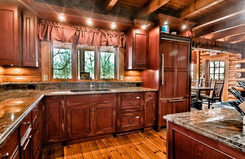Holcomb House | Kilbuck Creek ~ Indoor Pool & Jacuzzi ~ Sleeps 40