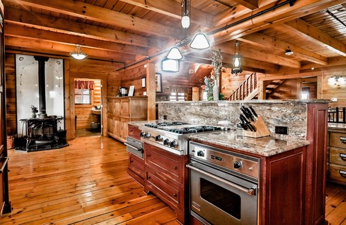 Holcomb House | Kilbuck Creek ~ Indoor Pool & Jacuzzi ~ Sleeps 40