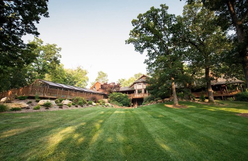 Holcomb House | Kilbuck Creek ~ Indoor Pool & Jacuzzi ~ Sleeps 40