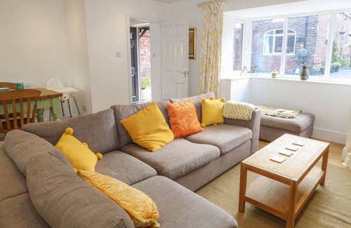 Wakefield Cottage | KILBY LODGE, family friendly, with a garden in Wakefield