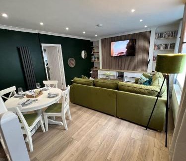 Treharris House | KILEX House - Contractors Long stay 3 bed Bike store