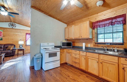 Kilgore Cabin | Kilgore Gem: Pet-Friendly Cabin w/Duck Pond!