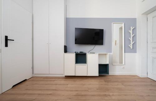Srodmiescie Apartment | Kilińskiego Comfy Blue Studio by BookingHost