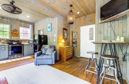 Ballouville Apartment | Killingly Barnyard Studio in Wine Country!