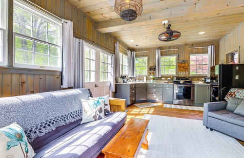 Ballouville Apartment | Killingly Barnyard Studio in Wine Country!