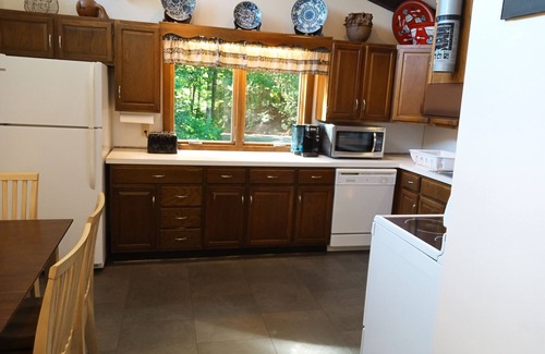 Pittsfield House | Killington area home - 4-seasons & hot tub. Sleeps 13+