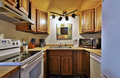 Killington Cabin | Killington Cabin: Right Unit - Sleeps 10 in 4 BR, 2 BA Cozy Escape
