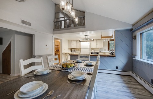 Killington House | Killington Mountain Home! HotTub & 5 min to Skiing! by RedAwning