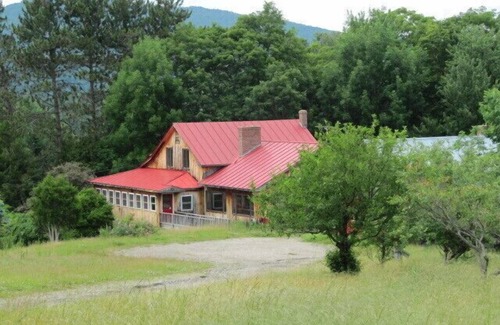 Rochester House | Killington, Pico, Sugarbush, Mad River Glen, Middlebury Snowbowl + many more