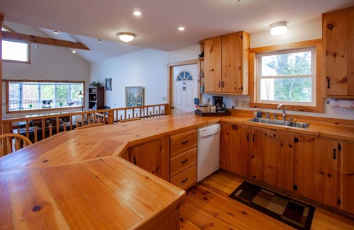 Clarendon House | Killington Retreat | Deck-Fire Pit-Mountain Views!