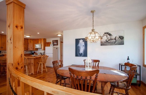 Clarendon House | Killington Retreat | Deck-Fire Pit-Mountain Views!