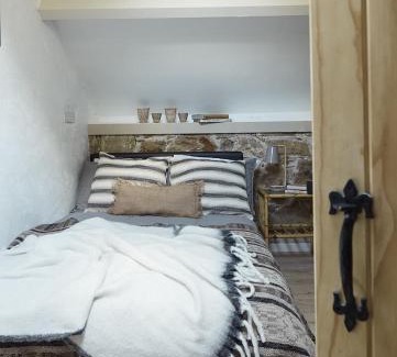 Knockaderry Cross Roads House | Kilquiggan Cottages