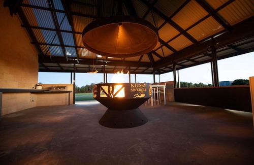 Moorak Apartment | Kilsby Sinkhole & Accommodation
