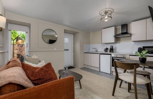 Tillicoultry Apartment | Kilted Quarter by The Wallace Monument