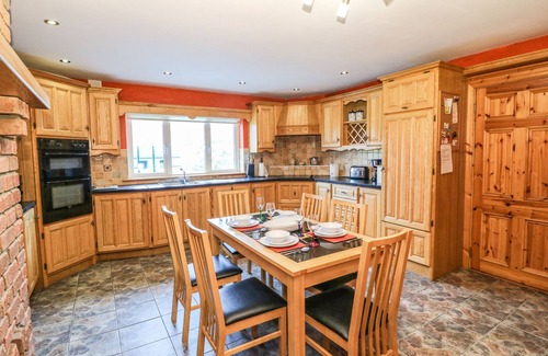 Glanlough Cottage | KILTYMON COTTAGE, family friendly in Bantry, County Cork