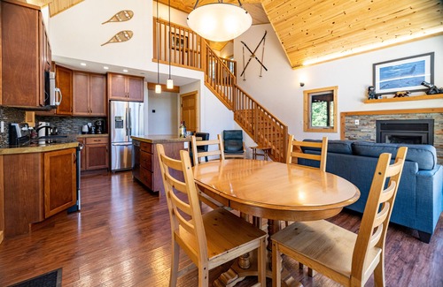 Nordegg Cabin | Kim's Cabin Nordegg Escape - Pet Friendly