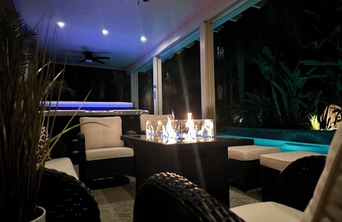 Lake Elsinore House | Kimberlys Amazing Palm Resort Salt Water Pool New 14 person Spa & Fire Table!