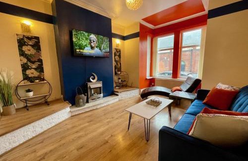 Rotherham House | Kimberworth House, 4 Bedrooms, WIFI, Close to M1, Longer Stay, Free Parking