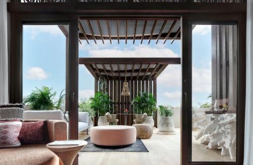 Antoneys Cay Resort | Kimpton - Grand Roatan Resort and Spa