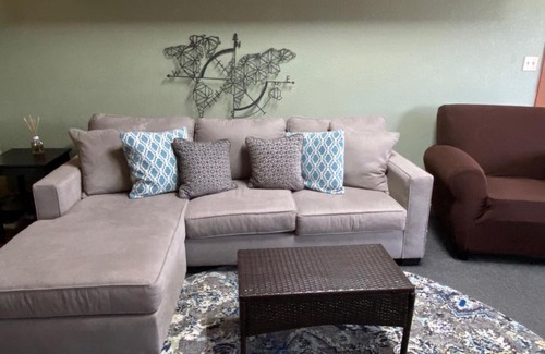 Yosemite Forks House | Kin House Guest Suite