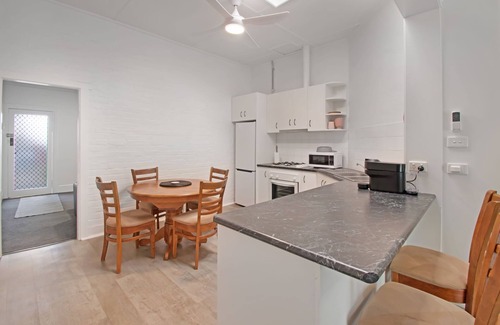 Wagga Wagga House | Kincaid Cottage - Cozy 2 Bed Home, CBD Location