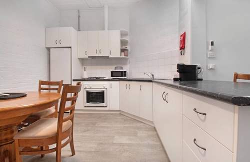 Wagga Wagga House | Kincaid Cottage - Cozy 2 Bed Home, CBD Location