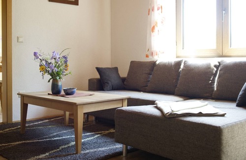 Hofheim in Unterfranken Apartment | Kinderfreundlicher Bio-Bauernhof mit Hofladen, vielen Tieren, Hunde willkommen (Erdgeschoss)