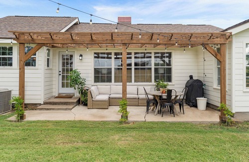 China Spring House | Kindred Cottage - Charming 3 bedroom house 20min from downtown