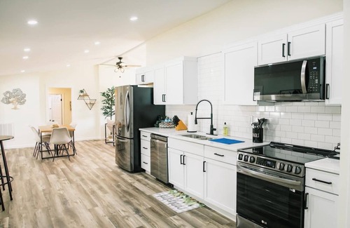 Santee House | Kindred Spirits Retreat at Lake Marion - Pet Friendly Getaway Minutes from I-95!