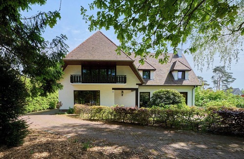 Lommel House | Kindvriendelijke Ruime Vakantiewoning met Privébos in Bosland Lommel