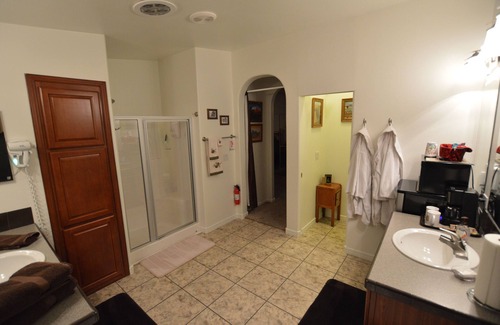 Page Bed & Breakfast | King 1 Private Room with en-suits bath in our B&B Close to Antelope Canyon