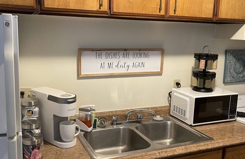 Madison Apartment | King | 5min Hosp | 10min Airport | 300 Mbps