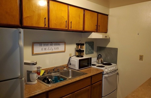 Madison Apartment | King | 5min Hosp | 10min Airport | 300 Mbps