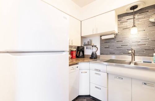 Fairview Park Apartment | King and Queen memory foam beds Near the Valley! | Georgtown Villas