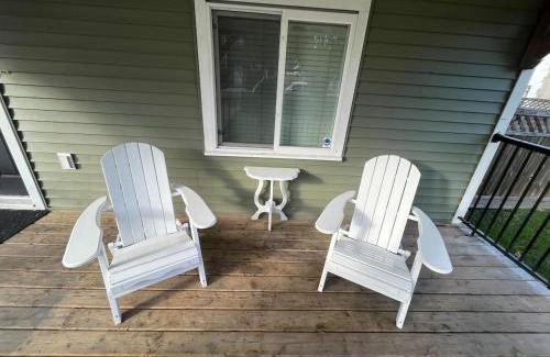 Chilliwack Proper Village West House | King and Queen rooms -J&J Chilliwack