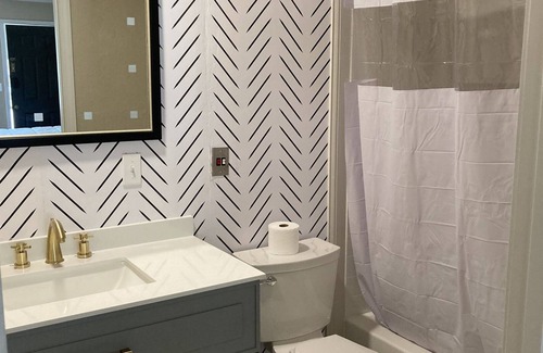 Wappapello Resort | KIng and queen rooms adjoin w/high speed internet