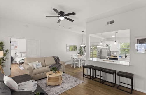 Kissimmee House | King bd/Modern Home sleeps 8 w/private backyard