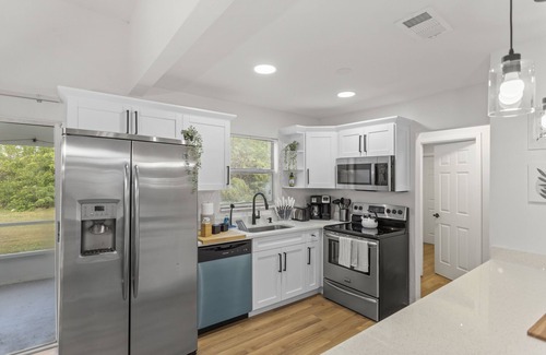 Kissimmee House | King bd/Modern Home sleeps 8 w/private backyard