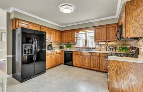 Winston - Salem House | King BD-Smart TVs, Outside City